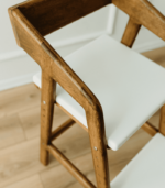 Растущий стул-Темный орех с белой сидушкой-3