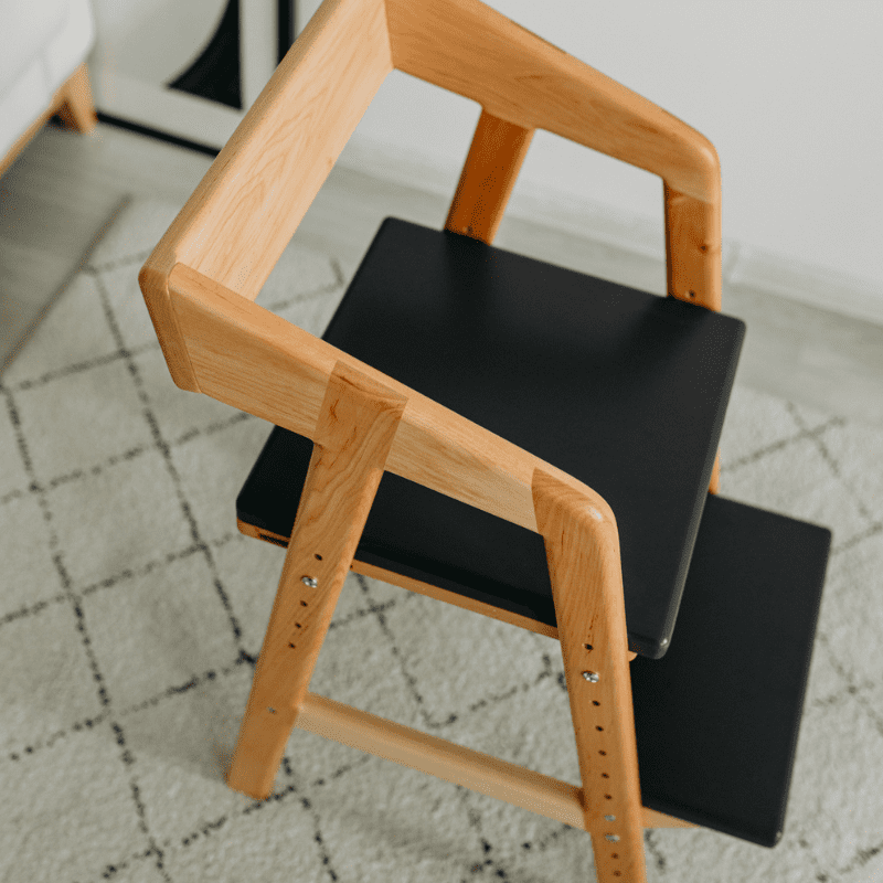 Растущий стул натуральный с графитовой сидушкой 10
